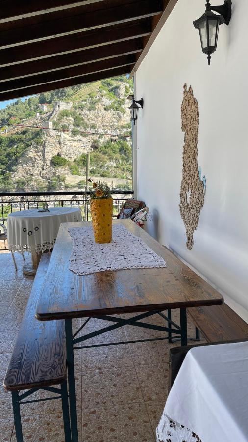 Ana Rest House Hostel Berat Eksteriør billede